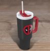 Marvel Deadpool (jelvénnyel) utazó pohár szívószállal (1180 ml)